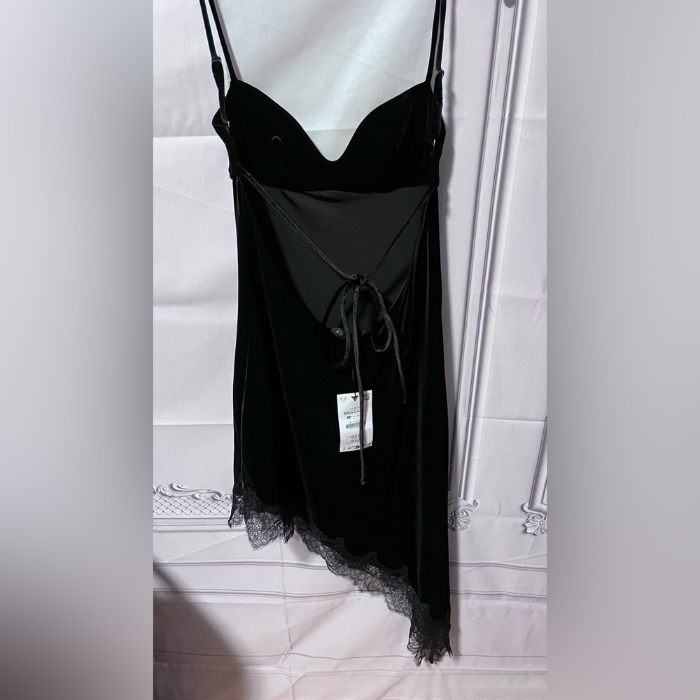 TREND NEW ! ZARA VIRAL VELVET LACE DRESS 
🚨FIRM PRICE NO DISCOUNT ON THIS DRESS - Picture 7 of 15
